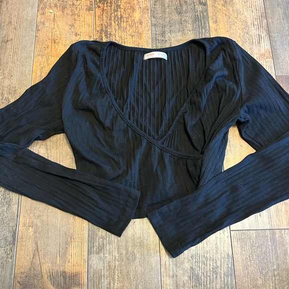 Women’s Romwe black long sleeve crop top size medium - Picture 1 of 2
